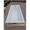 Image 1 : Produits Neptune ALBANA white acrylic bathtub with left hand drain, see damage in photos 60"x30"20" 