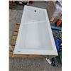Image 1 : Produits Neptune ALBANA white acrylic bathtub with right hand drain