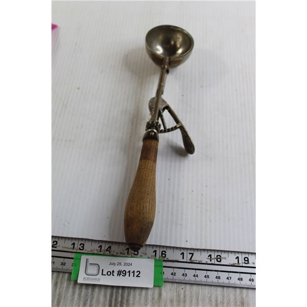 Gilchristis No. 31 Ice Cream Scoop