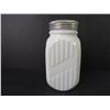 Image 3 : Vintage Milk Glass Shaker