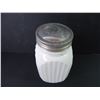 Image 4 : Vintage Milk Glass Shaker