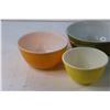 Image 2 : Set of 3 Pyrex Yellow, Orange and Green Mixing Bowls
