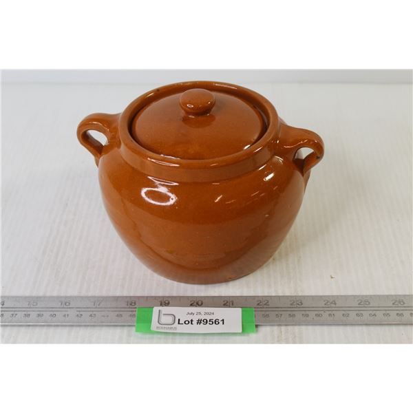 Medalta Bean Crock (lid has)