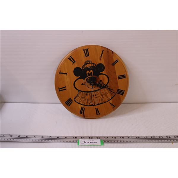 Wooden A&W Clock - needs battery