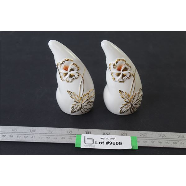 Royal Winton Embossed Pansy Salt & Pepper Shakers