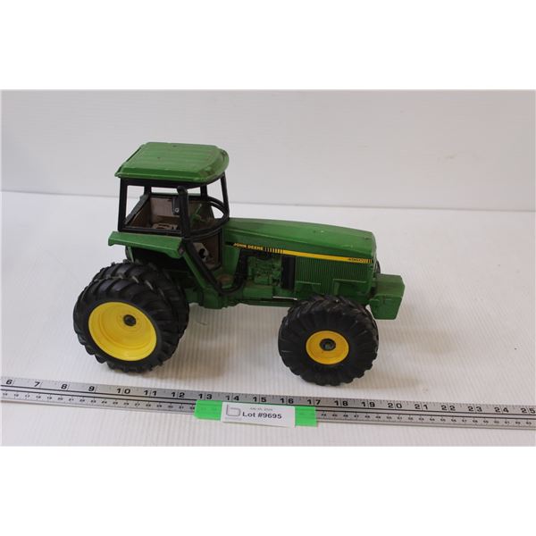 John Deere Model 4960 FWA 1:16 Toy Tractor