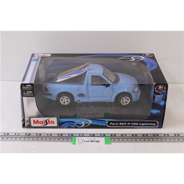 Maisto Ford Lightning SVT F-150 Model 1:18 Scale in Box