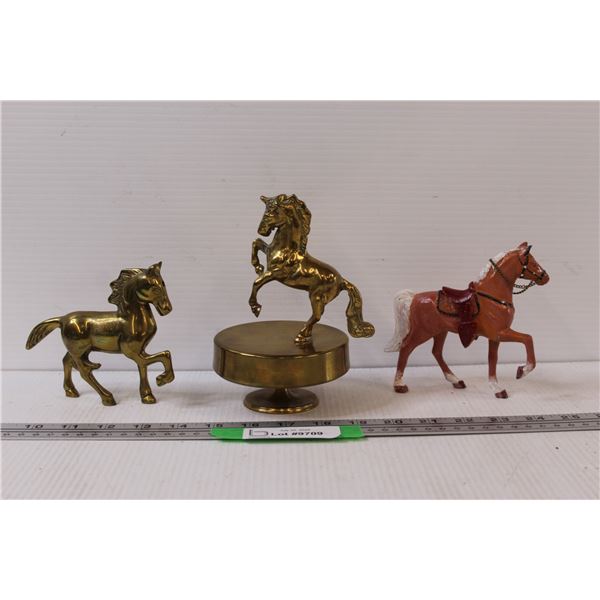 Musical Horse Decor & (2) Horse Figurines
