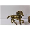 Image 2 : Musical Horse Decor & (2) Horse Figurines
