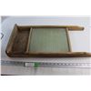 Image 1 : Antique Wash Board Glass is Cracked