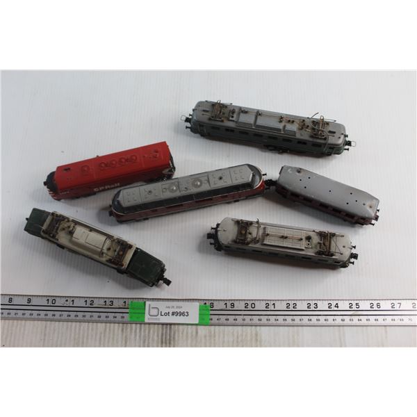 (6) Train Toys