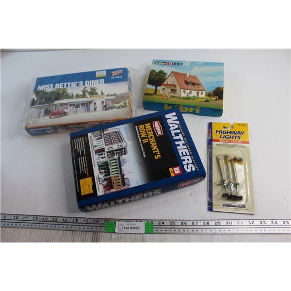 (3) Model Railway Building Kits and Lamps