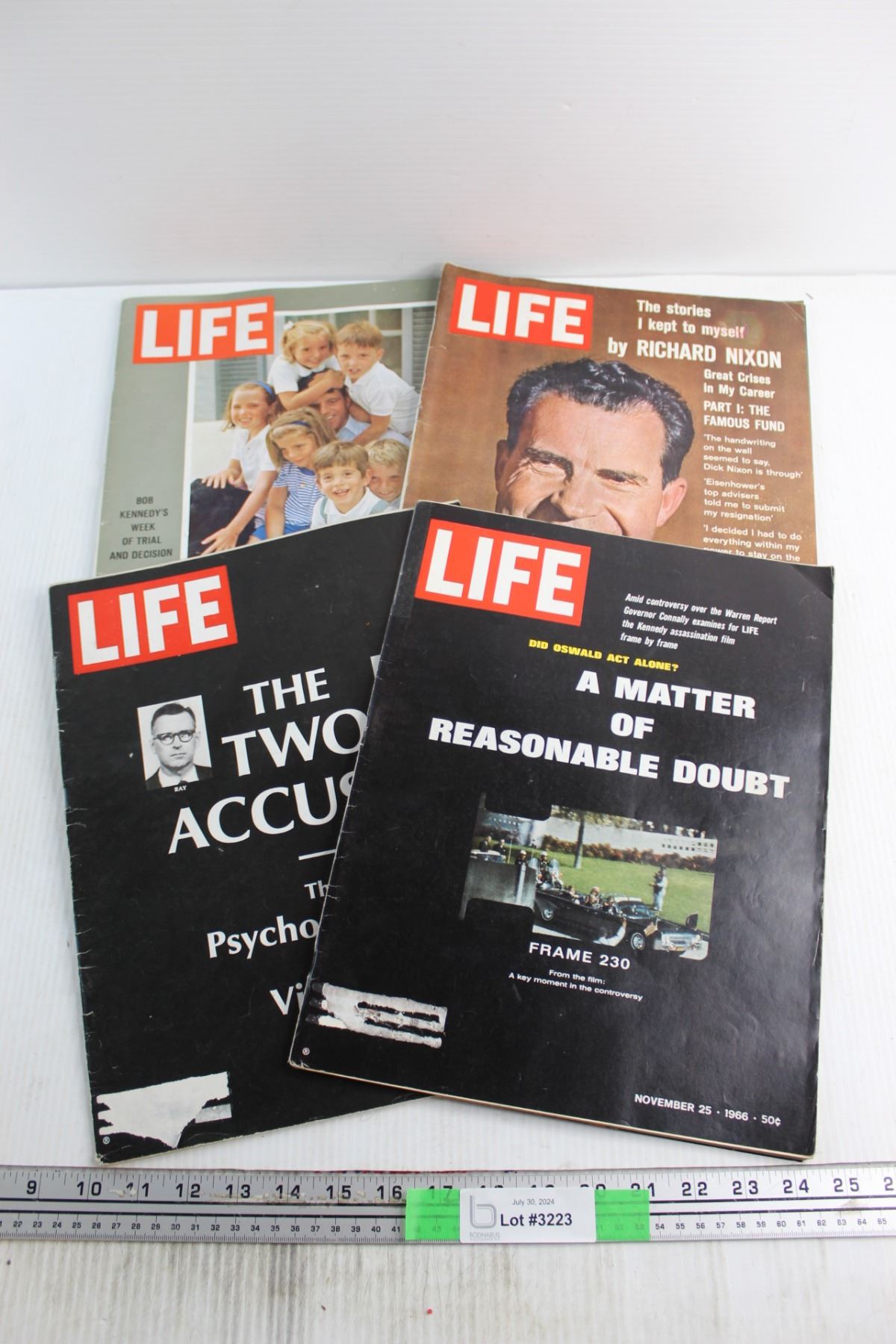Assorted Vintage LIFE Magazines - Bodnarus Auctioneering