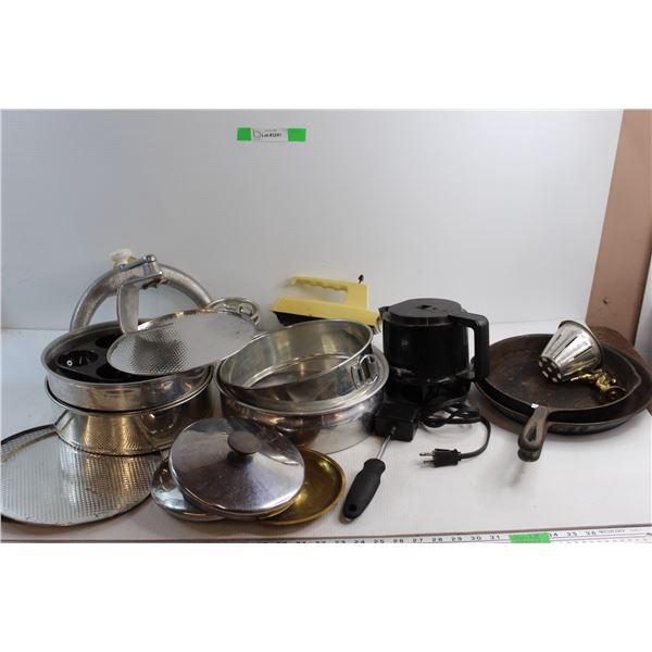 Assorted Kitchen Items