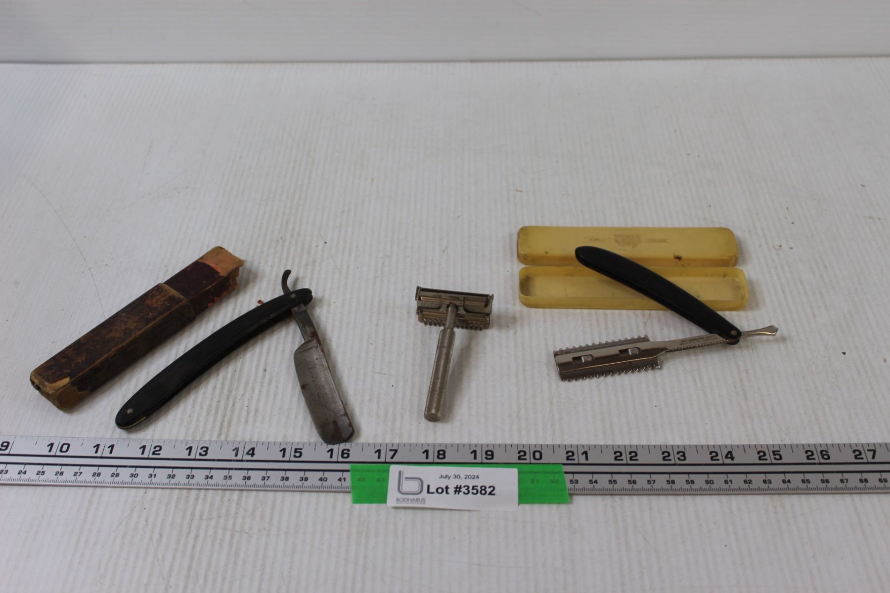(3) Vintage Razors - Assorted - Bodnarus Auctioneering