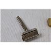 Image 5 : (3) Vintage Razors - Assorted