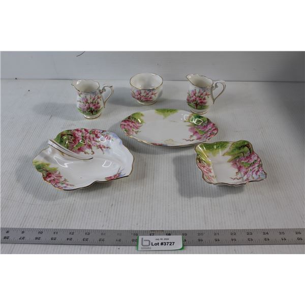 (2) Royal Albert Bone China England Blossom Time Creams And Sugars, (3) Trays