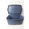 Image 2 : Rubbermaid Tote