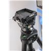 Image 2 : Velbon Trepied D-600 Camcorder Tri-Pod w/Original Box