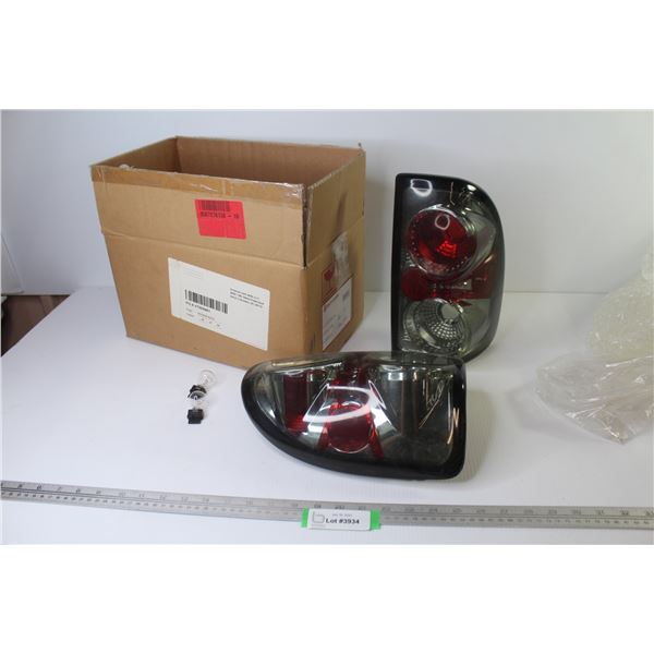 Dodge Tail Lights (ALT-YD-DDAK-97) (used)