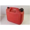 Image 2 : (2) 2 Gallon Plastic Gas Cans