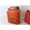 Image 3 : (2) 2 Gallon Plastic Gas Cans