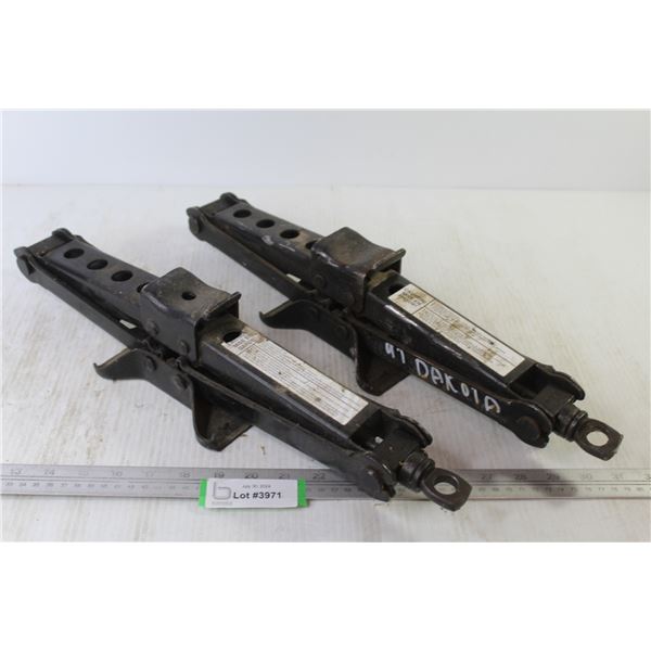 (2) 91 Dakota Automotive Scissor Jacks