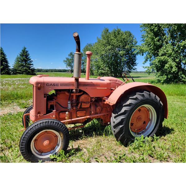 Old Case 500 Tractor, no visible seriel #, Runs, frt 7.50-18 & rear 16.9-3.0 tires, no seat