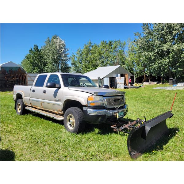2005 Duramax GMC Sierra diesel 2500 HD, 3/4 ton 4x4 auto, c/w approx. 88 inch snowblade,  4-door, sh