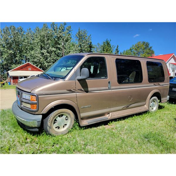 2000 GMC Savana RVL 1500, Auto gas, showing 130,284 km, SN. 1GDFG15R4Y1121702, running but needs bat
