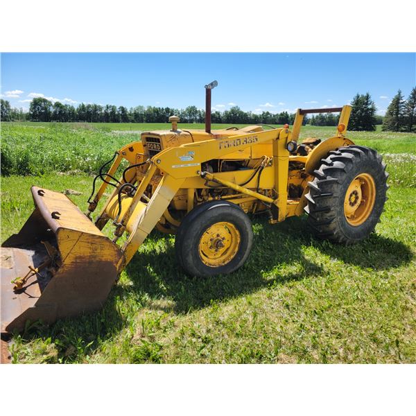 Yellow Ford 335 Tractor, showing 2764 hrs, c/w approx. 66 inch bucket, gas, frt 7.50-16 & rear 16.9-