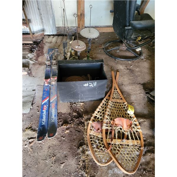 Skis, snowshoes, record player, lamps