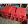 Image 4 : Cargo carriers, black cover, red case, floor cover