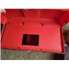 Image 5 : Cargo carriers, black cover, red case, floor cover