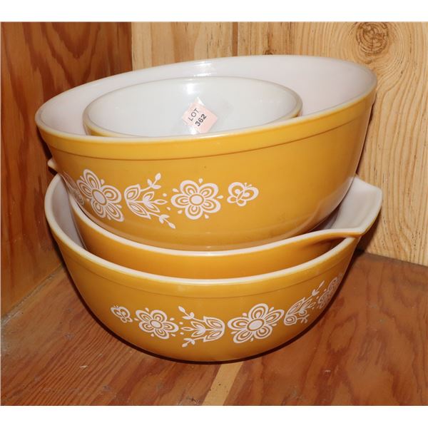 PYREX 4 PIECE MIXING BOWLS YELLOW W/ WHITE FLOWERS