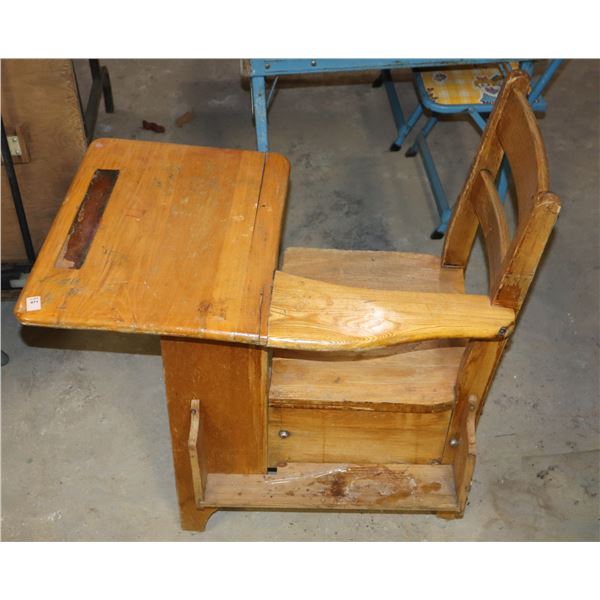 VINTAGE/ ANTIQUE WOOD KIDS SCHOOL DESK
