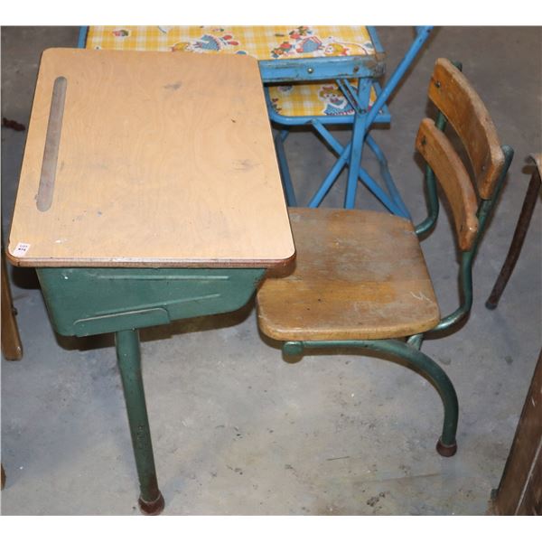 VINTAGE KIDS SCHOOL DESK