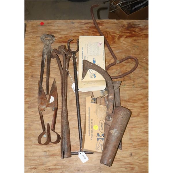 BUNDLE OF VINTAGE/ ANTIQUE TOOLS, MOSTLY FARMING