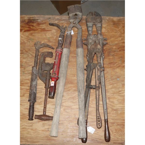 BUNDLE OF VINTAGE/ ANTIQUE TOOLS INCLUDING NAIL