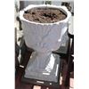 Image 1 : LARGE HEAVY CONCRETE PLANTER