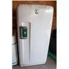 Image 1 : ANTIQUE INTERNATIONAL HARVESTER FRIDGE