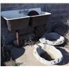 Image 1 : CONCRETE WATER FEATURES SOLD WITH CAST IRON SINK