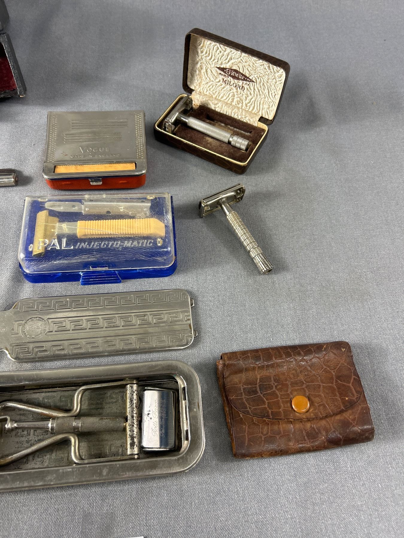 Lot Of Vintage Razors/Sets - Gillette, Schick & More