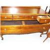 Image 3 : Outstanding American mahogany, queen Anne legged, 5 drawer dresser with mirror (2)