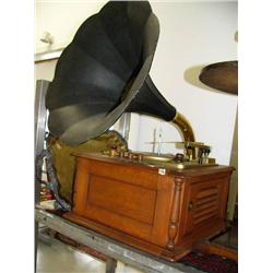 Stereophonic Hi-Fi by Guild, photograph radio combo with horn and beautiful cherry wood case (2)