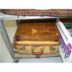 Set of stainless steel flat wear and antique suitcase (2)