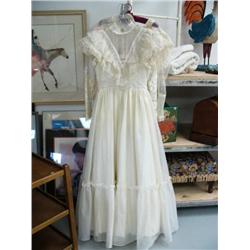 Beautiful white lace dress (2)