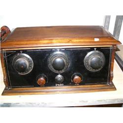 Antique radio by Fada in walnut case, small crack in glass front, circa 1920 (2)