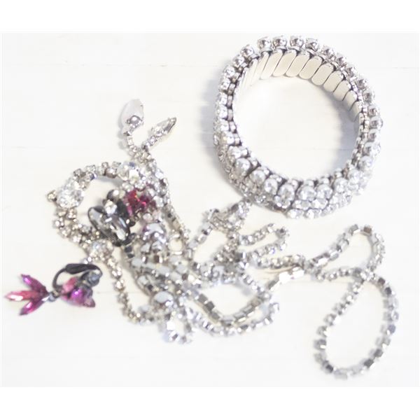 2 NECKLACES EARING AND BRACLET