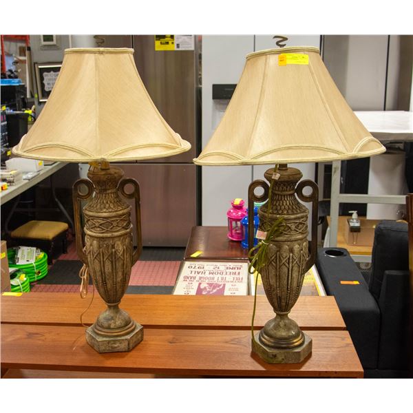 PAIR OF LAMPS BROWN